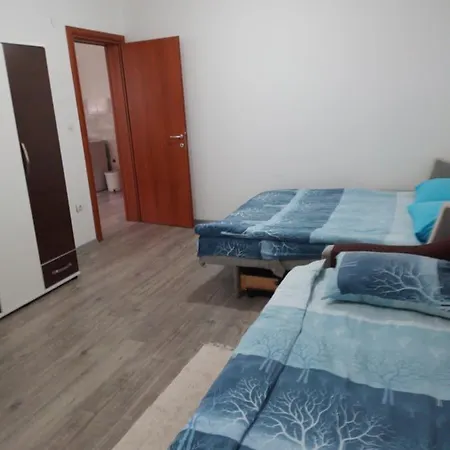 Apartman Uros アパート *